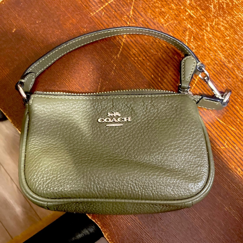 I’m selling a coach nolita clutch